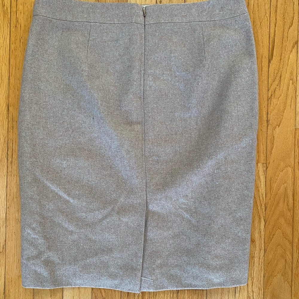 J. Crew woman oatmeal wool pencil skirt size 8